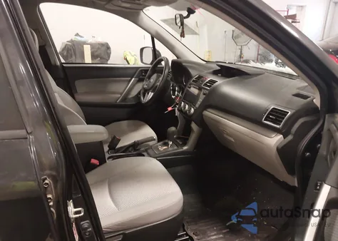 2017 Subaru Forester 2.5I Premium z USA, uszkodzony, nr VIN JF2SJADC0HH517460